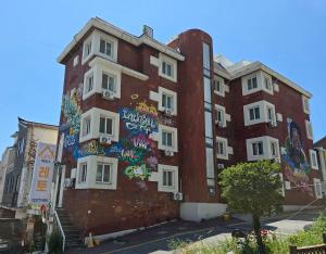 a building with graffiti on the side of it at Incheon 레토하우스 in Incheon