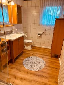 a bathroom with a toilet and a sink and a shower at Ferienwohnung De Lorenzi in Boppard