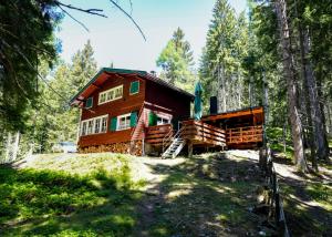 a log cabin in the woods with trees at Berghütte - Schwaz - Pillberg in Pill