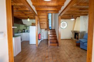 a kitchen with wooden ceilings and a staircase in a room at Apartamentos Castello in Cartavio
