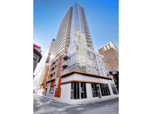 a tall building on the corner of a street at Puddings Home Compact Apartment State Library in Melbourne