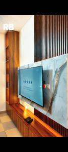 a flat screen tv sitting on top of a wooden stand at RÉSIDENCES Bhelmar in Abomey