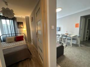 a small room with a bed and a table at InCentrum Pańska 3 in Warsaw