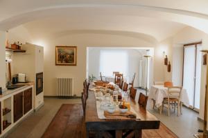 a dining room with a long table in a kitchen at B&B Piccolo Relais in Lessolo