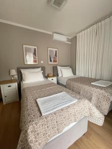 a hotel room with two beds in a room at seaview apartment - villa a’more in Milna