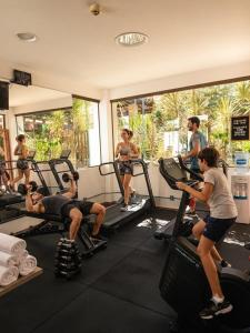 a group of people on treadmills in a gym at Iloa Studio Alagoas sofisticação de alto padrão in Barra de São Miguel
