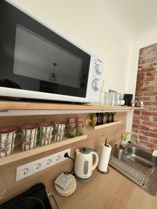 a microwave sitting on top of a kitchen counter at Parka ielas apartamenti in Limbaži
