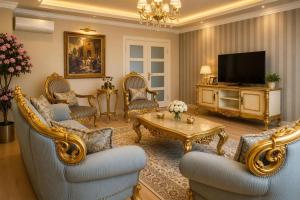 a living room with couches and a tv at REAL KiNG RESiDENCE in Trabzon