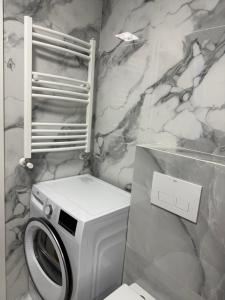 a bathroom with a washing machine and a toilet at Kogălniceanu 23 in Căuşeni