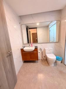 a bathroom with a sink and a toilet and a mirror at Agile Residence By Arshad in Kuala Lumpur +22 photos