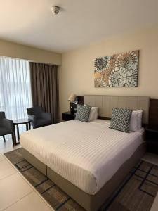 a bedroom with a large bed in a hotel room at Residence Inn by Marriott Algiers Bab Ezzouar in Alger +19 photos
