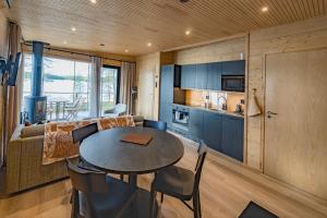 a kitchen and dining room in a tiny house at Hossan Lumo in Hossa