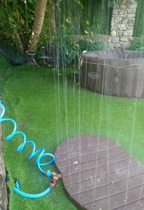 a garden with a water hose on the grass at Villa Cultural MONTELUCÍA in Montecorto