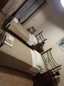 two beds in a room with at B&B - Casale di Mary in Contigliano