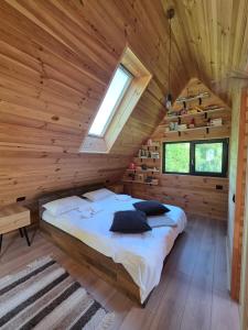 a bedroom with a large bed in a log cabin at Cabana ONYX Baile Olanesti in Băile Olăneşti +13 photos