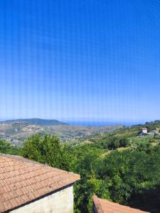 a view of the ocean from the roof of a house at A Chera Via in Laureana Cilento