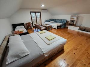 a large bedroom with two beds and a living room at Dedinje, ul Zorana Mitrovića 22 in Jagodina