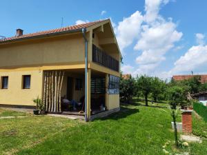 a view of a house with a yard at Dedinje, ul Zorana Mitrovića 22 in Jagodina