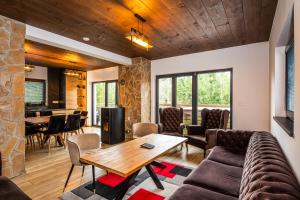 a living room with a couch and a table at Chata Alexia Oravice in Vitanová