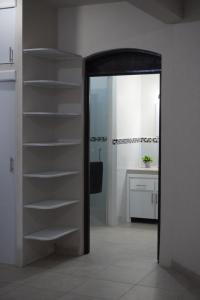 a bathroom with a door open to a closet at Casa del Pueblo in Teotitlán del Valle