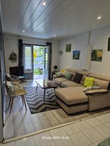 a living room with a couch and a table at La familiale in Salazie