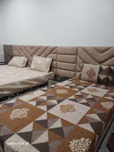 a living room with a couch and a floor at Shreeji Nikunjdham in Vrindāvan +15 photos