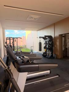 a row of exercise bikes in a gym at Loft en Zibata con Vista Alberca y Gym in La Cañada