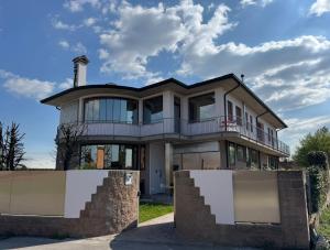 a house with a chimney on top of it at Hotel Angi in Fossò