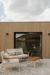 a living room with a couch and a coffee table at Natururlaub by Klotz TINY HAUS d in Überlingen