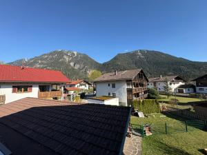a group of houses with mountains in the background at Frickenblick Lounge & Sauna in Farchant