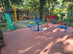 Parc infantil de Brisa do Paraopeba 36 fotos més