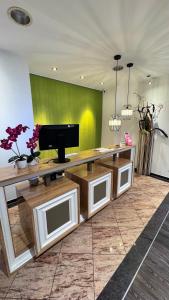 a room with a desk with a computer on it at ArtHotel City in Nuremberg +26 photos