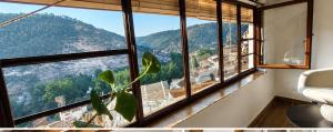 a room with a window with a view of a mountain at Origen&Madera in Alcalá del Júcar