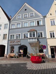 a large gray building with a hot art store at Studio- Gemütlich, Charmant, Zentral in Landsberg am Lech