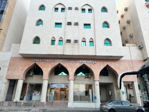 a building with a car parked in front of it at Johraat Taba Tourist Hostel in Medina
