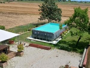 an overhead view of a swimming pool in a field at appartamento Podere i Renai in Santa Maria a Monte