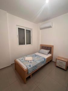 a small bedroom with a bed and a window at Florida apartments in Golem