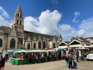 a group of people standing in front of a church at La Céleste, Et Pop Et Chic ! in Poitiers