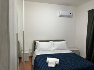 a bedroom with a bed with two towels on it at Villa Luca e Vale in Graniti +39 photos
