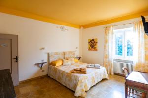 a bedroom with a bed and a window at Carlo Alberto B&B in Gavi