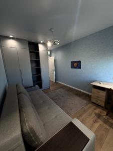 a living room with a couch and a desk at 56 Жемчужина in Odesa