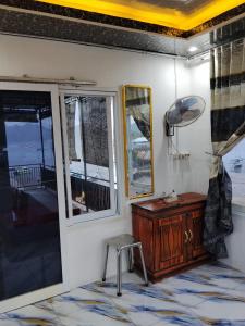 a room with a desk and a chair and a window at Homestay SeAngel in Labuan Bajo +2 photos