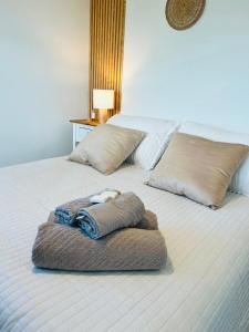 a bed with two pillows and a towel on it at Carmela, Colonia Estrella in Carmelo