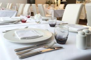 Restoran või mõni muu söögikoht majutusasutuses Hotel Mousson