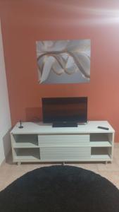 a white desk with a computer on top of it at Studio Royal Trianon Centro in Campos dos Goytacazes