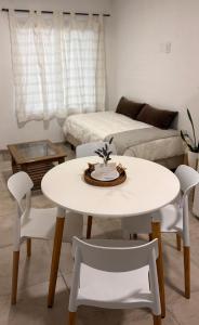 a white table and chairs in a living room at Departamento Hilario in San Rafael