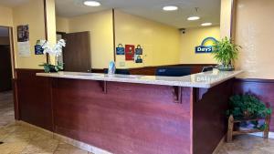 a lobby with a reception counter in a waiting room at Days Inn by Wyndham Rio Rancho in Rio Rancho +26 photos