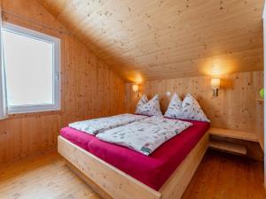 a bedroom with a bed in a wooden cabin at Heidi und Peter in Hohentauern