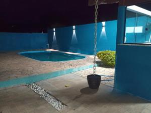 a swimming pool in the middle of a building at Cantinho RMA in Bom Jesus dos Perdões