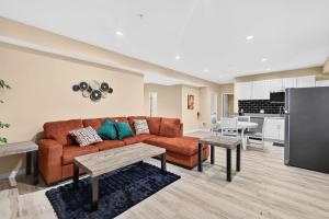 a living room with a couch and a kitchen at Sunshine Cozy Crib in Glenarden